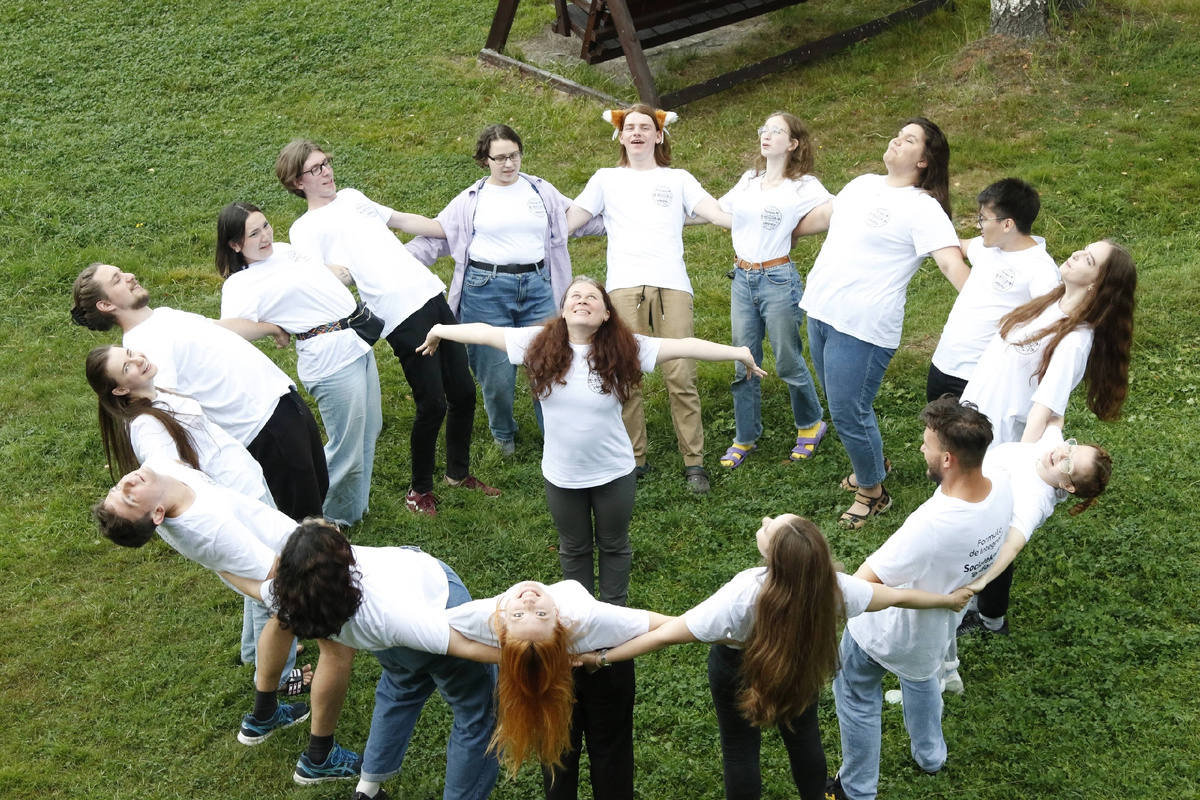 Педагоги и старший вожатый смены выездной школы "Формула Единства"