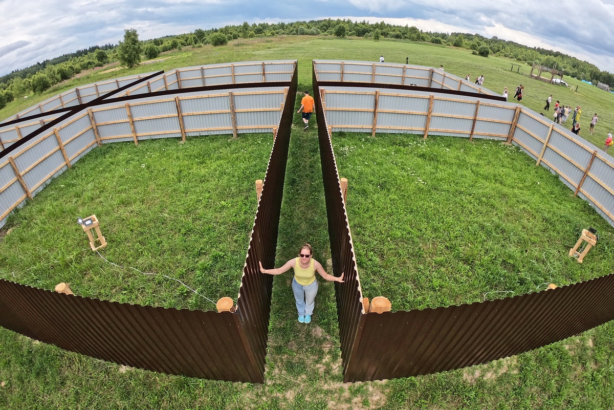    А вот так можно сделать только в том случае, если соседи не против глухого забора. / Сергей Михеев/РГ