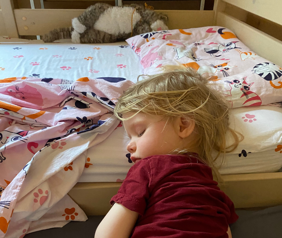 Где между грудным прошлым и самостоятельным будущим 