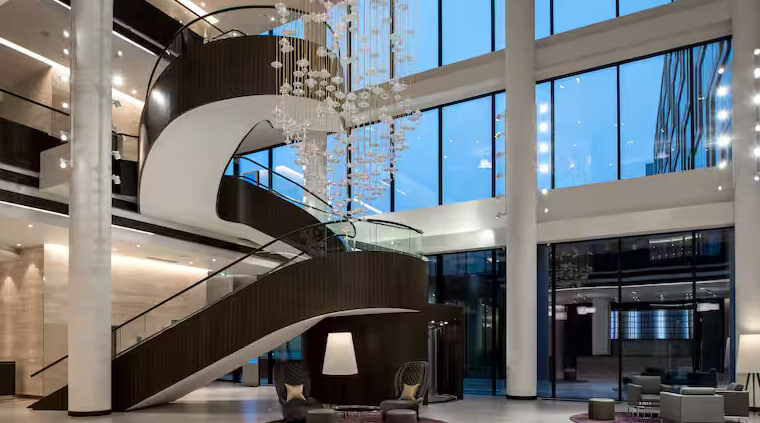 иточник: https://www.hilton.com/ru/hotels/ledhihi-hilton-saint-petersburg-expoforum/