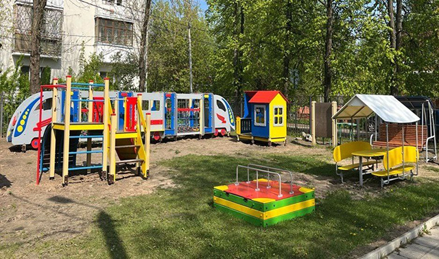 49 детских садов Тверской области в этом году оснастят игровыми комплексами