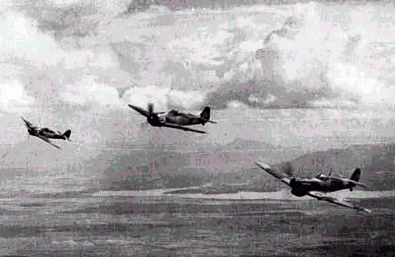 Турецкий «Спитфайр» в строю с двумя турецкими Fw-190 в начале 1946 года