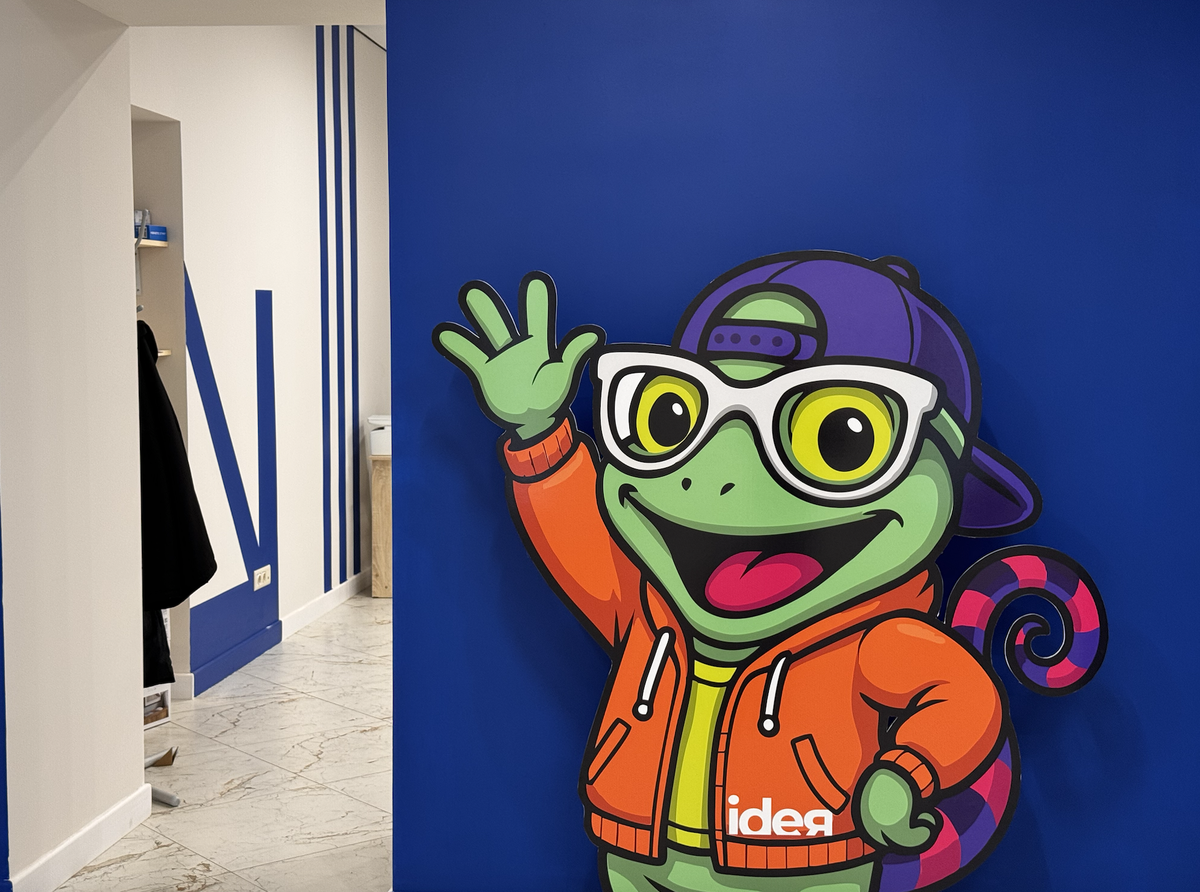 Наш фирменный маскот - хамелеон;)