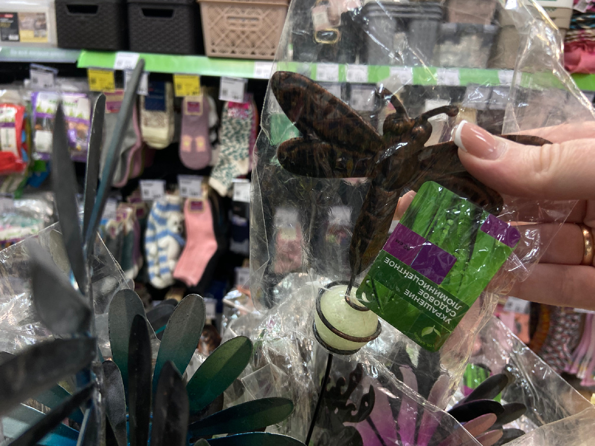 Я себе взяла таких 4 штуки, они невысокие, поэту скорее всего размещу их в кашпо с растениями.