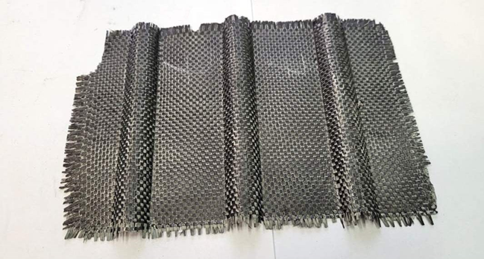 Образец нового материала из углеволокна. Фото: Росатом