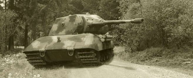 Немецкий сверхтяжелый танк "Маус" массой почти 200 тонн, на разработку и строительство которого в двух экземляров была затрачена огромнаямасса денег, времени и усилий. Зачем он был нужен Гитлеру в конце войны?