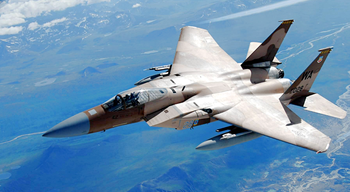 Самолёт McDonnell Douglas F-15 Eagle.