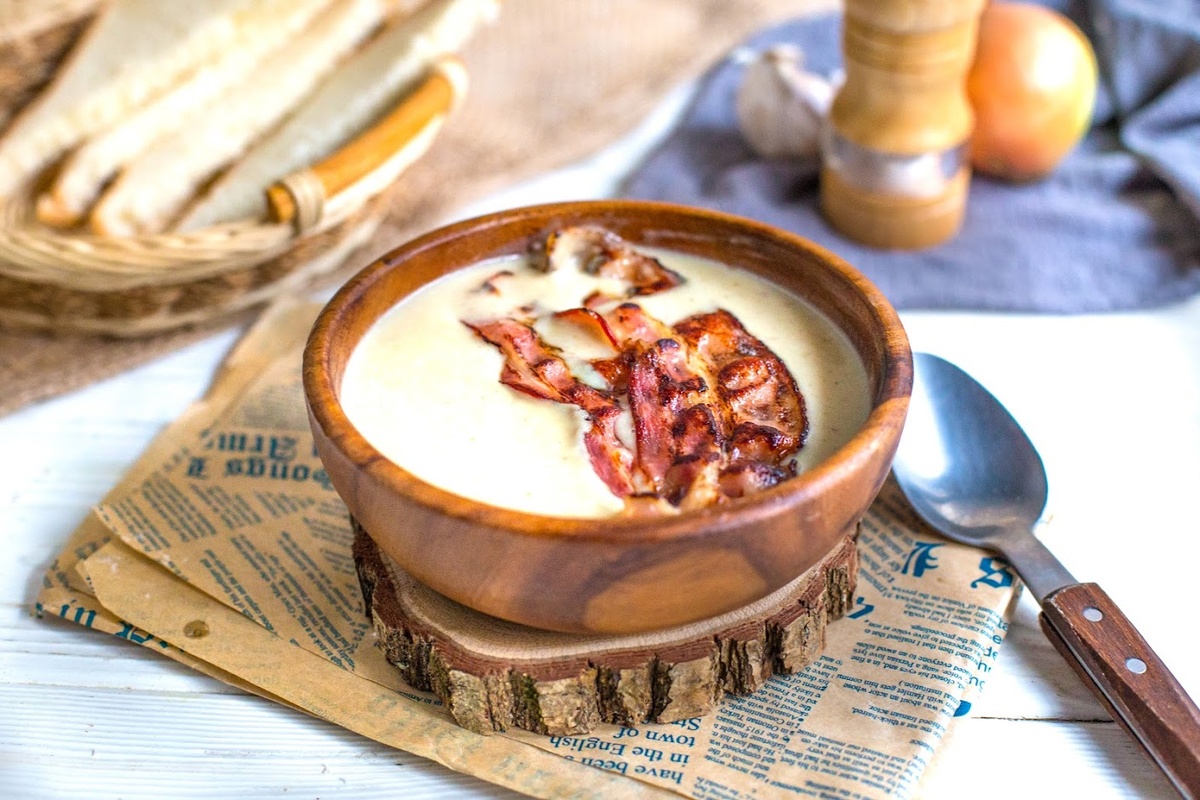 Картофельный крем-суп «Сытый Джо» с беконом и сыром Моцарелла