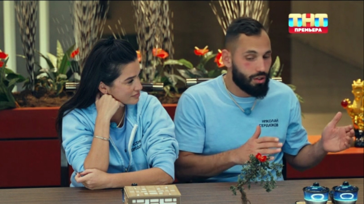 Кадр из шоу "Сокровища императора"/ ТНТ
