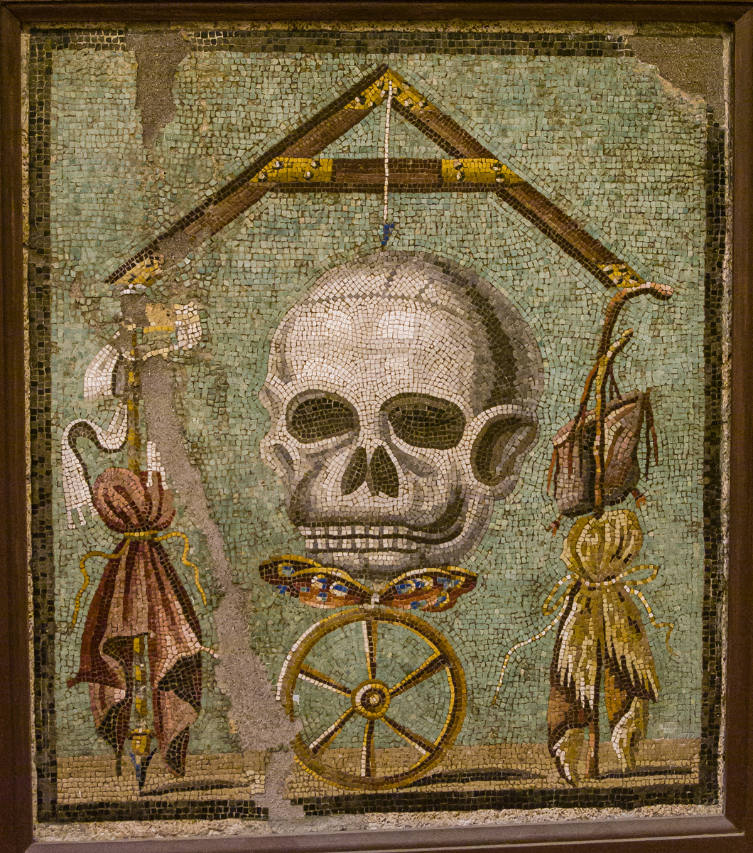 Колесо Фортуны. Мозаика из Помпей. Вилла Фавна. II век нашей эры. Национальный музей Неаполя. "От тюрьмы да от сумы не зарекайся". Слева царское одеяние, справа - рубище и сума переметная, посредине - колесо, над ним бабочка, как олицетворение мимолетности всего на свете