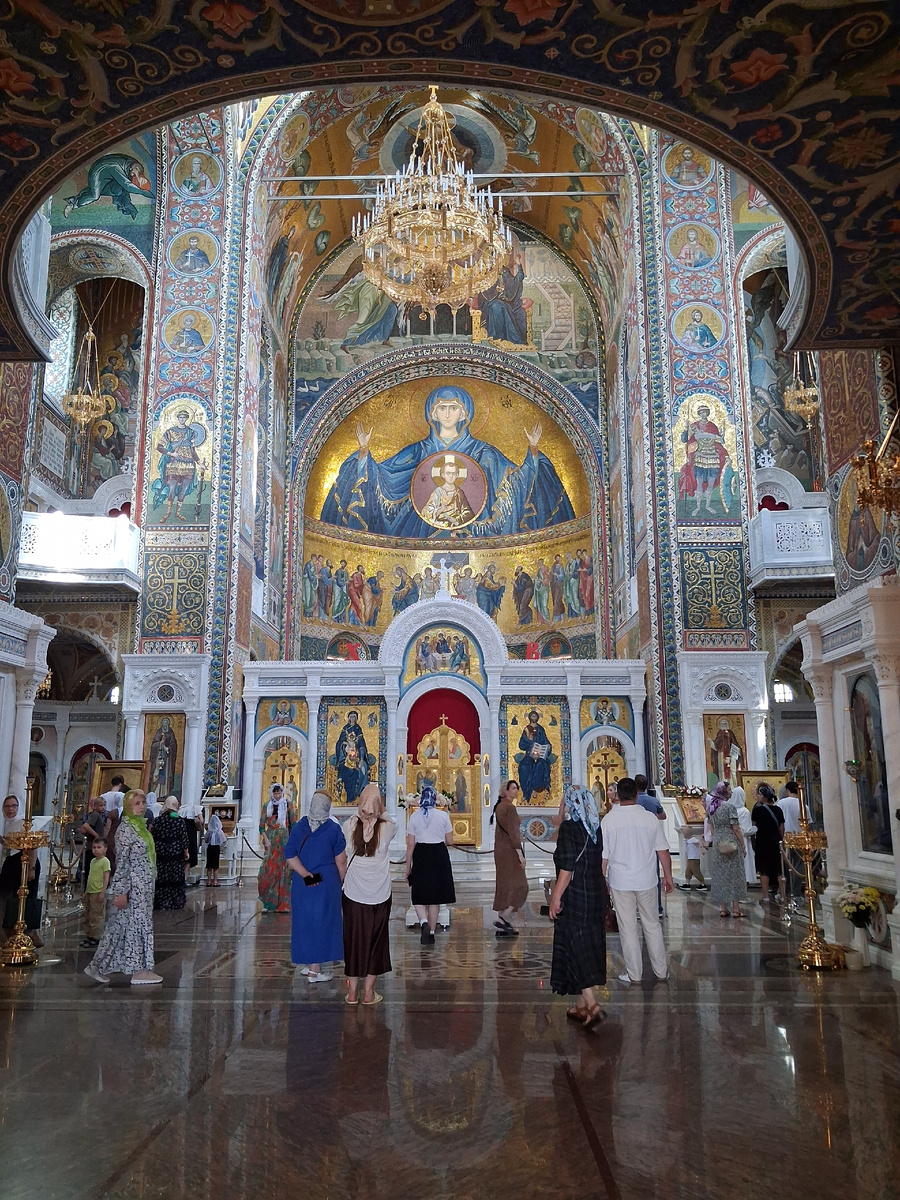 В Соборе Благовещения Пресвятой Богородицы Свято-Троицкого Серафимо-Дивеевского монастыря. Фото автора.