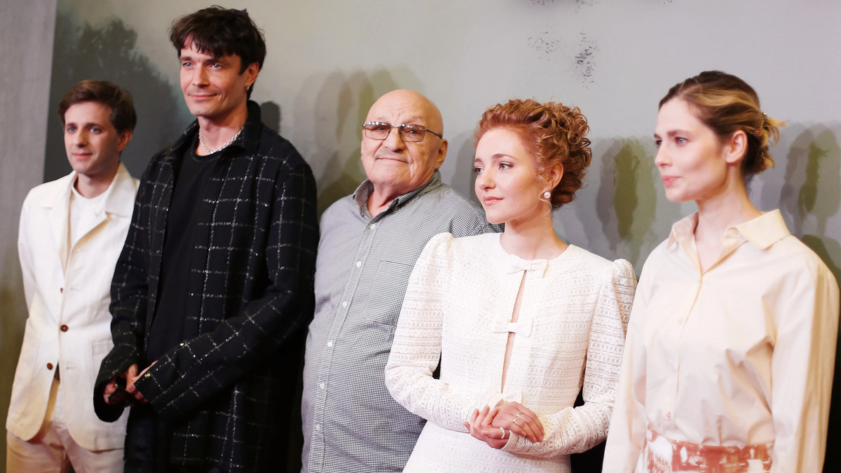 Максим Матвеев, Николай Чиндяйкин, Полина Агуреева и Юлия Снигирь на показе «Живые мемории. Отцы и дети»