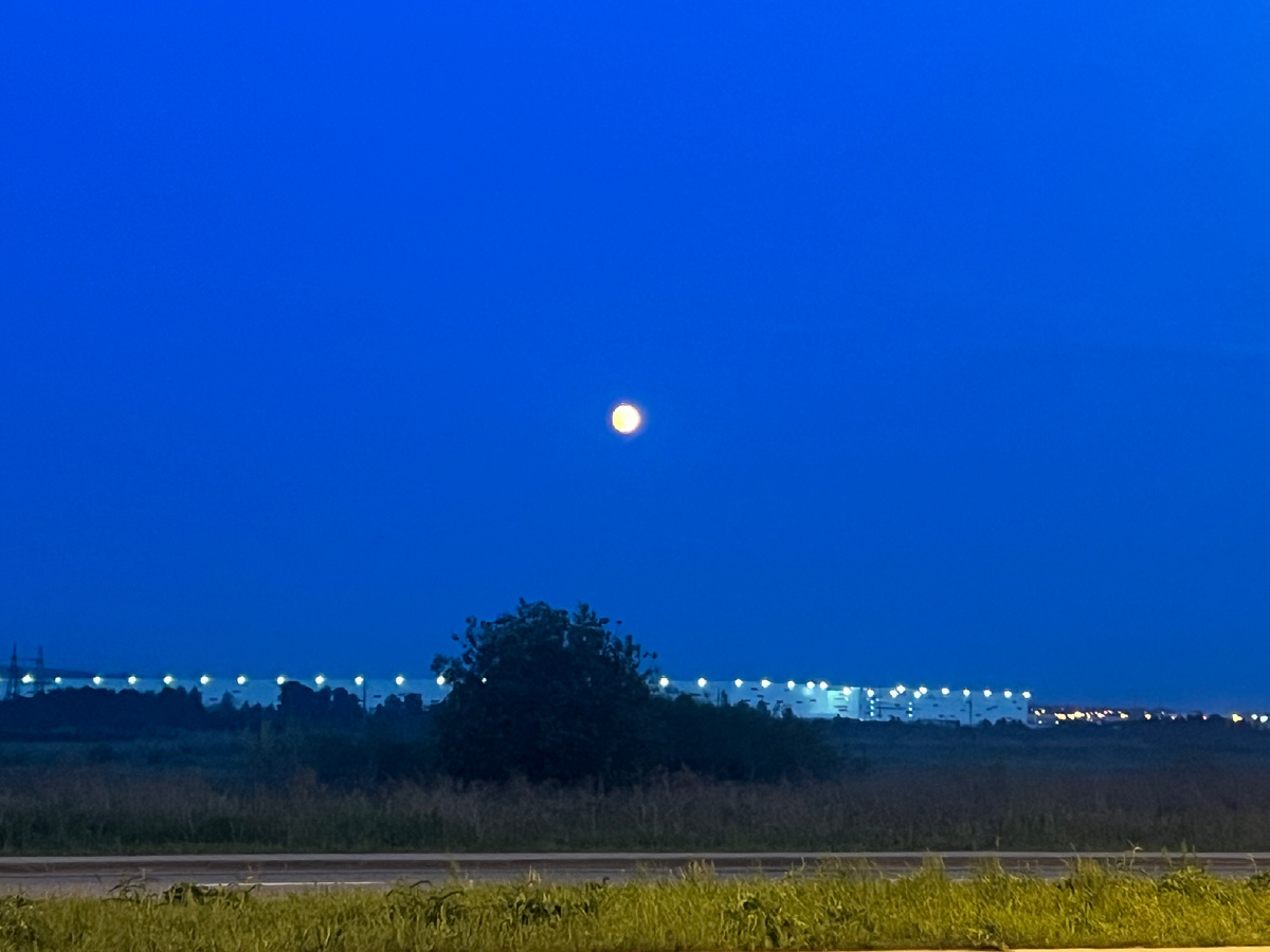 Луна сегодня 10.06.25 Екатеринбург, фото Автора