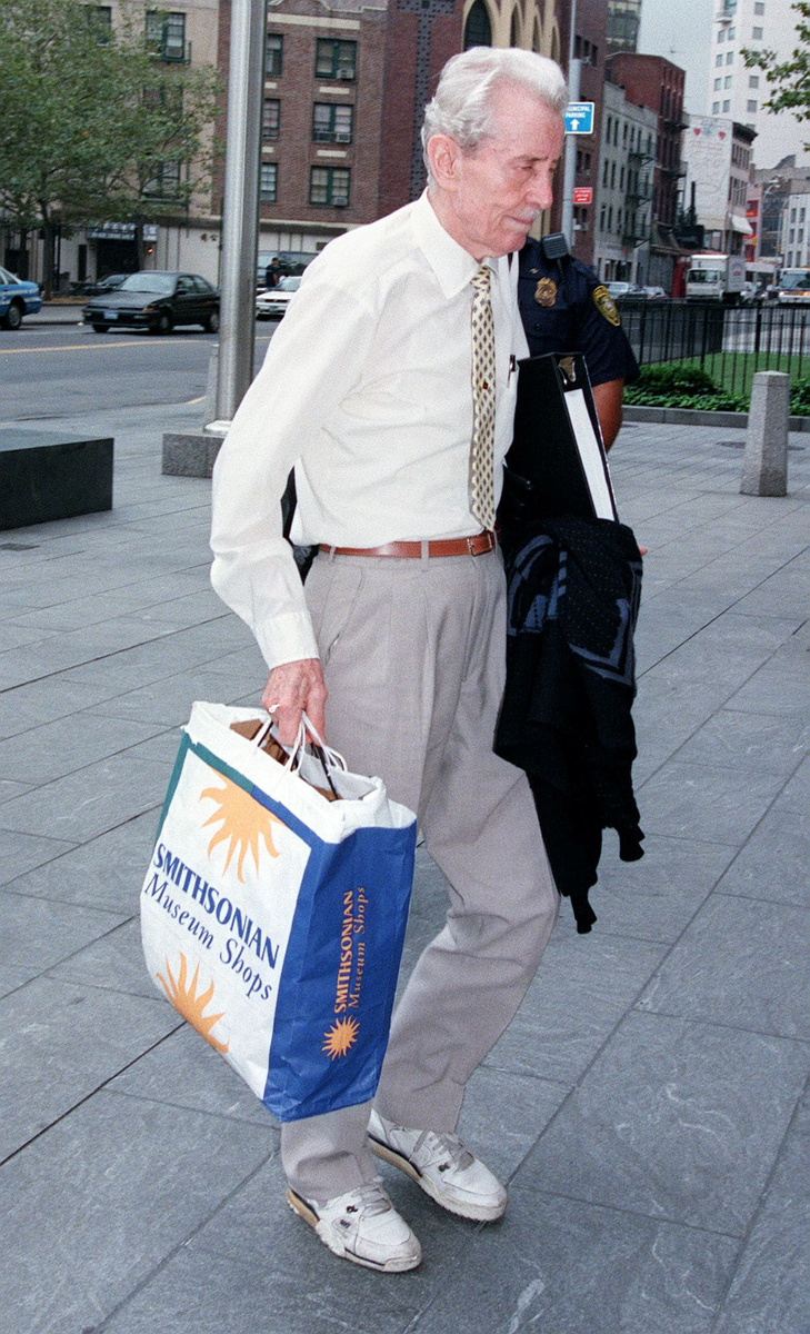 Джек Реймер на пороге суда США по обвинению в преступлениях нацизма