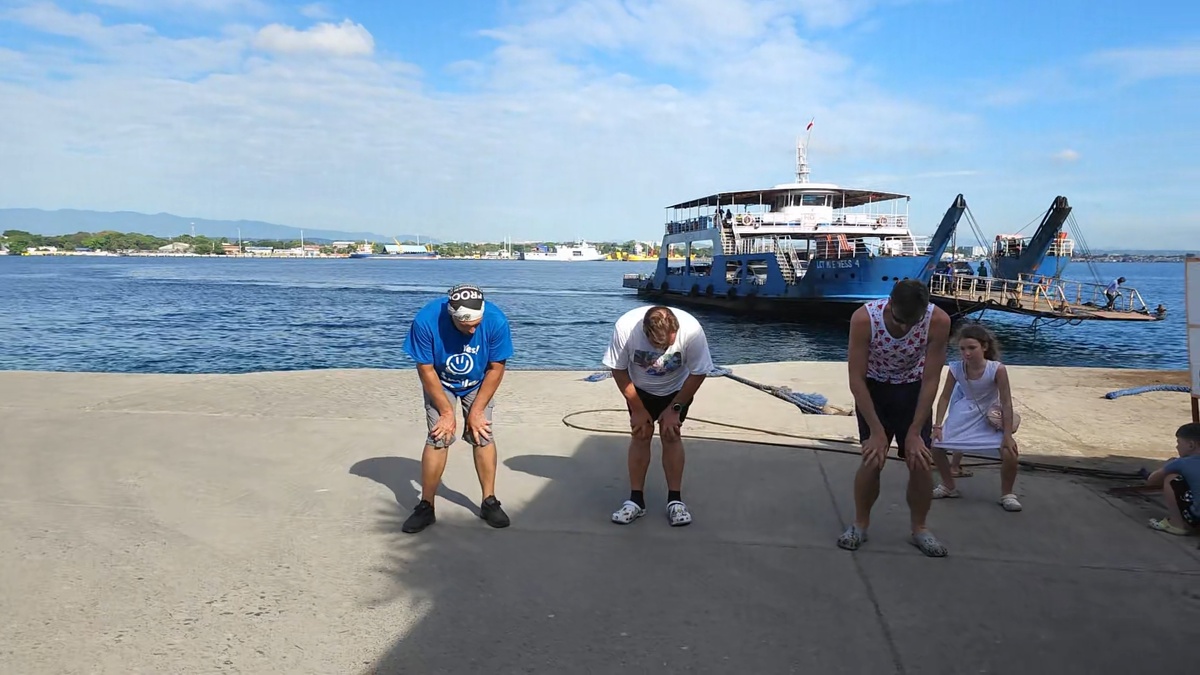 Утренняя зарядка в ожидании парома