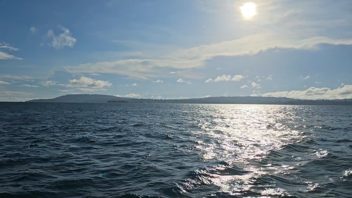 Вид на остров Самал с парома