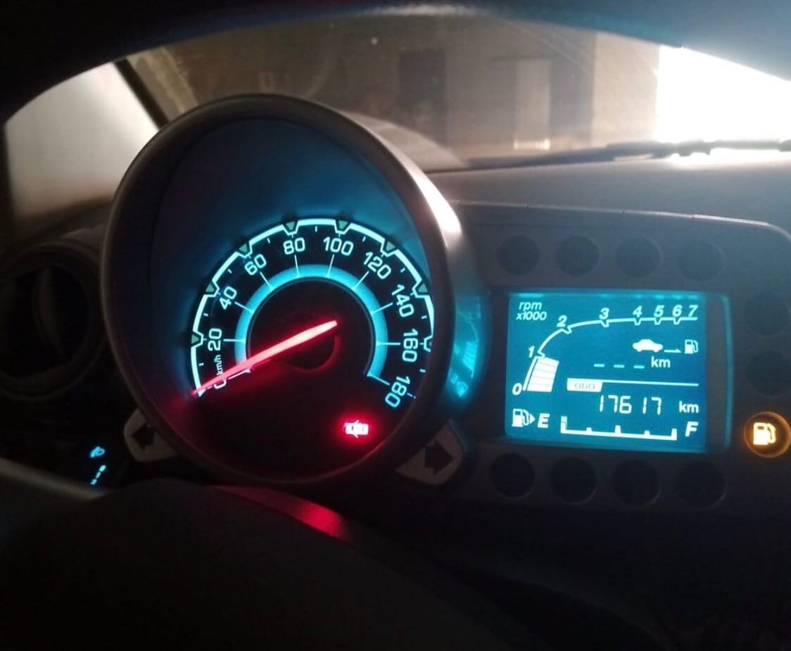 Друг сфотографировал на осмотре. Я был за 1000 километров. 