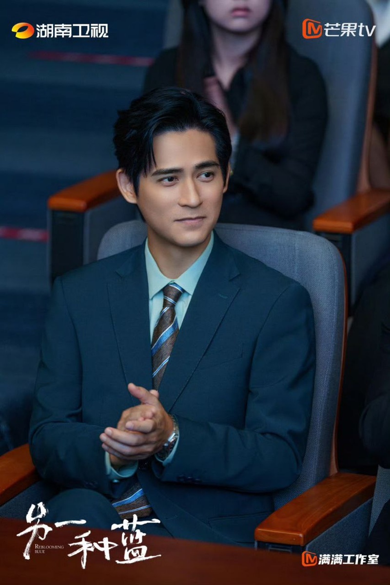 Актёр, певец, модель Вик Чоу (44 года), тизеры и промо к дораме "Синий рассвет". Листайте галерею...