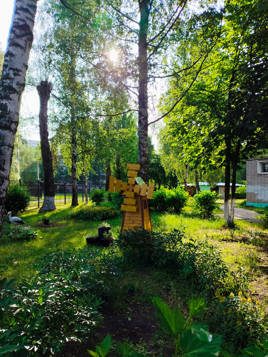 Старая мельница, крутится, вертится) Нравится мне наш садик