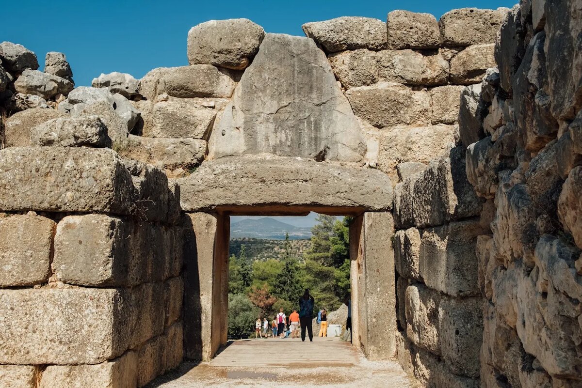 Львиные ворота в Микенах (обратная сторона)