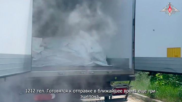    Останки украинских солдат томятся в рефрижераторах на границе в ожидании, пока Киев заберёт их домой// Скриншот видео из ТГ-канала Минобороны России