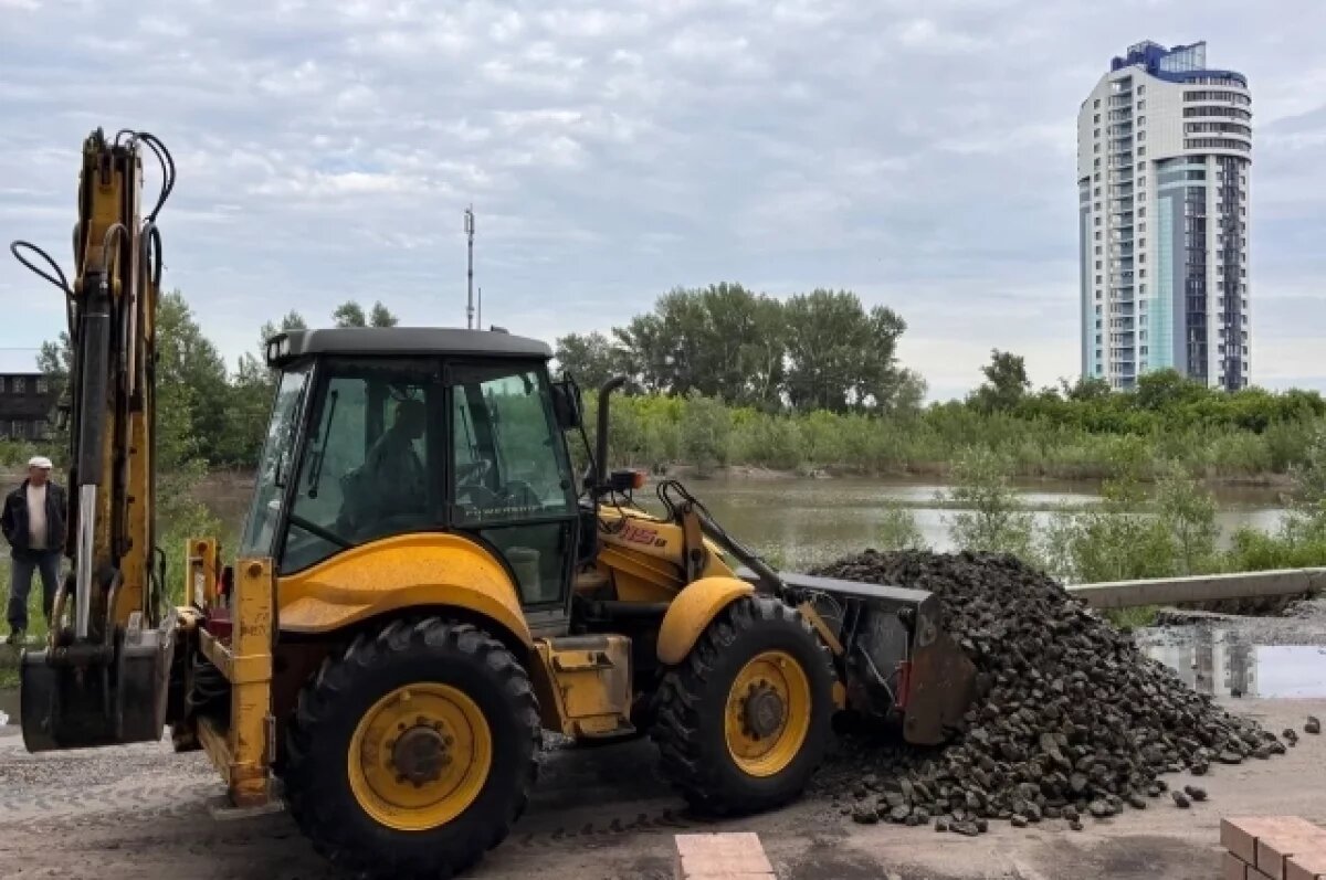    В Барнауле восстанавливают разрушенный мощным ливнем береговой склон