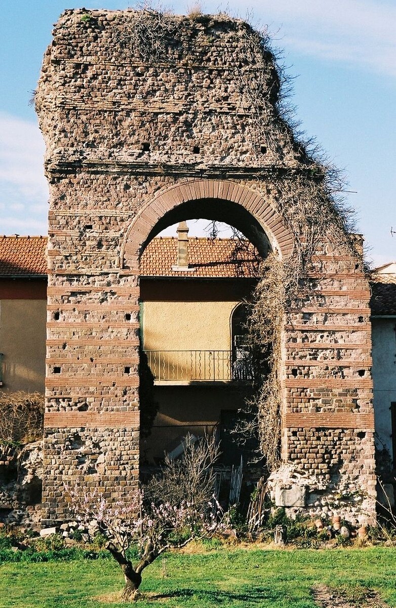 Руины бань. Фото из открытых источников