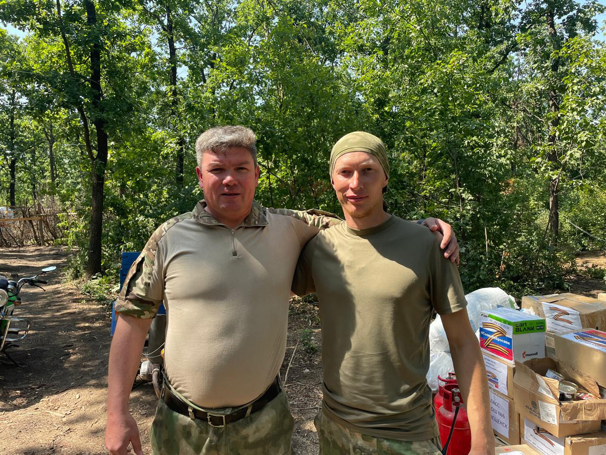 Александр Попцов (слева)