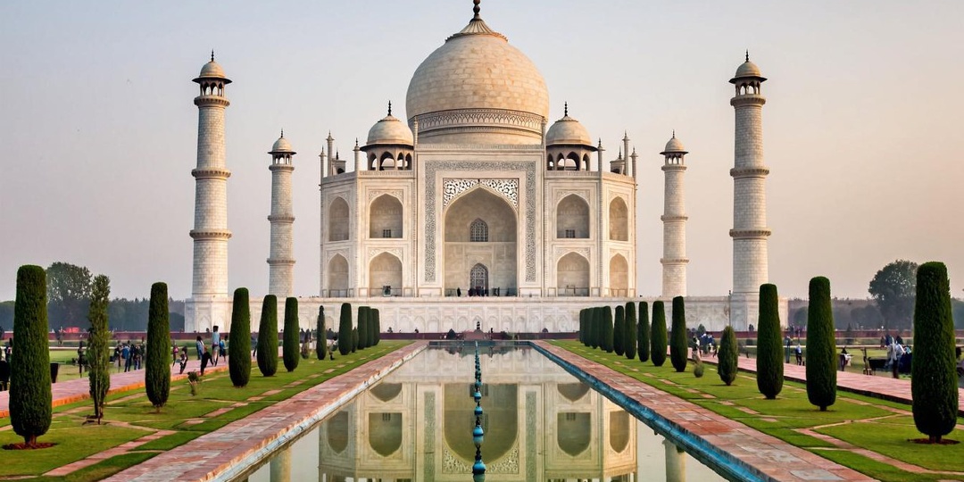 🕌 Тадж-Махал — любовь, высеченная в мраморе (и немного каприза на миллиард)