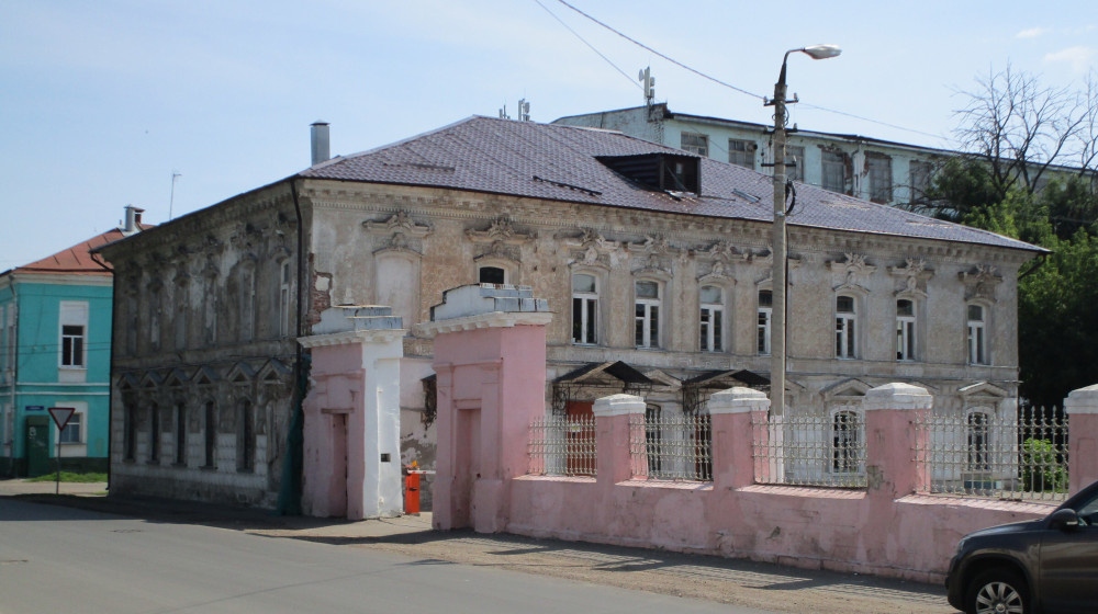    Коломна: купеческие дома с дынями на фасадах