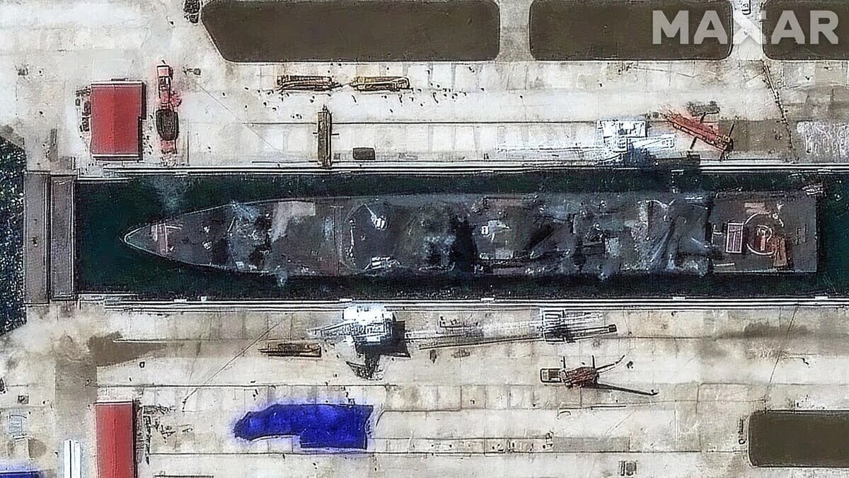    Эсминец КНДР в сухом доке в Раджине / © Maxar Technologies