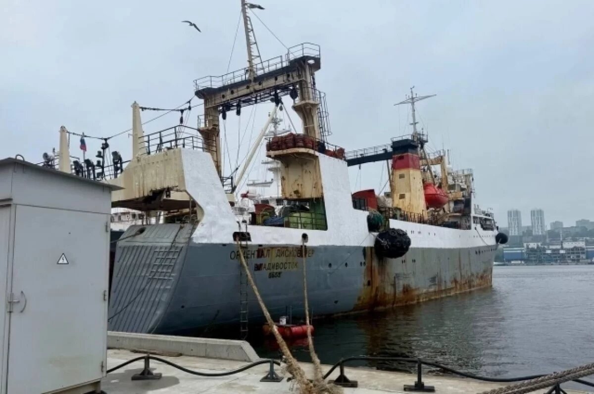    После пожара на судне во Владивостоке возбуждено уголовное дело