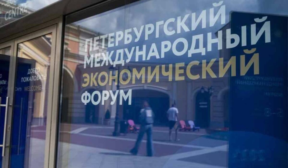     Надпись ПМЭФ. Источник: kp.ru Автор фото: Юлия Пыхалова