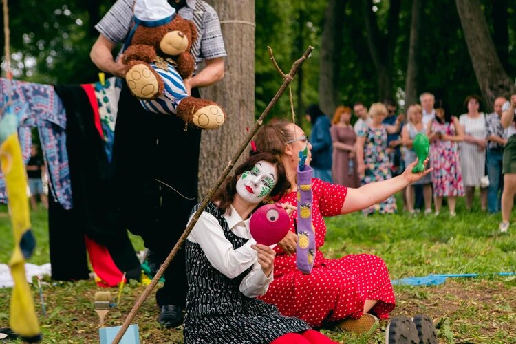 Псевдобалет драманада "Только не это". Фото со страницы фестиваля в ВК.