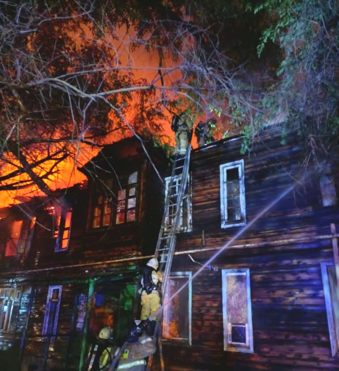 пожарные ПЧ№5 ГКУ "Волгоспас" выезжали на тушение пожара в Трусовский район г. Астрахани