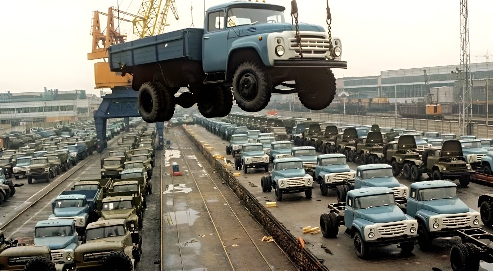 Грузовики ЗИЛ оказались не нужны, решили построить жилой комплекс. Как вышло, что завод не дотянул до нашего времени