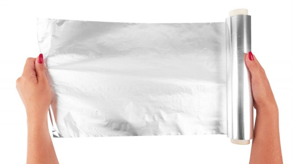    Вы годами стелили фольгу не той стороной и вот почему это важно