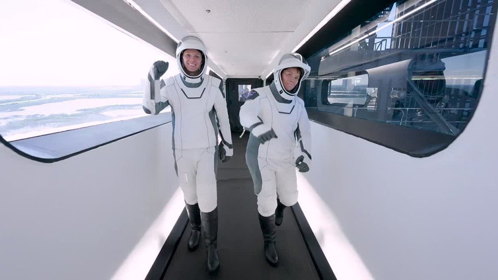    Астронавты