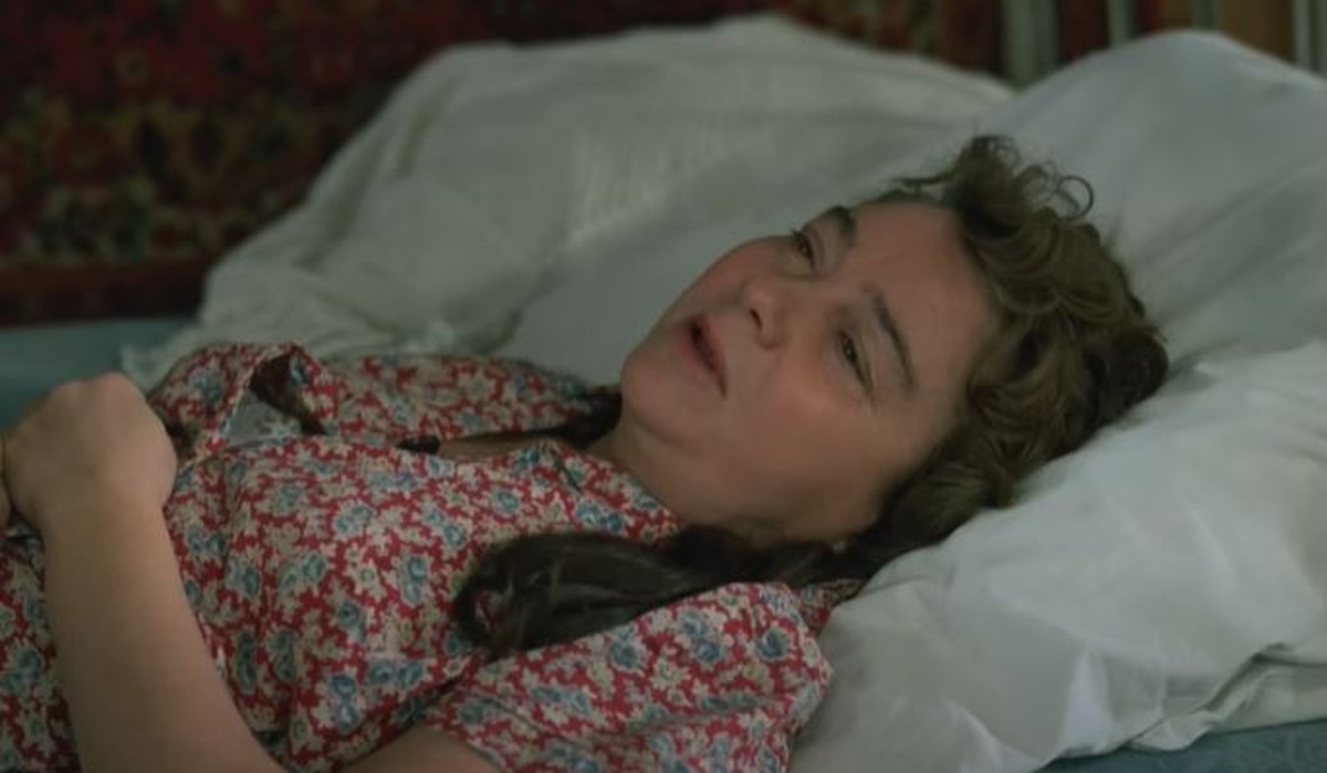    Кадр из фильма "Любовь и голуби" (1984)