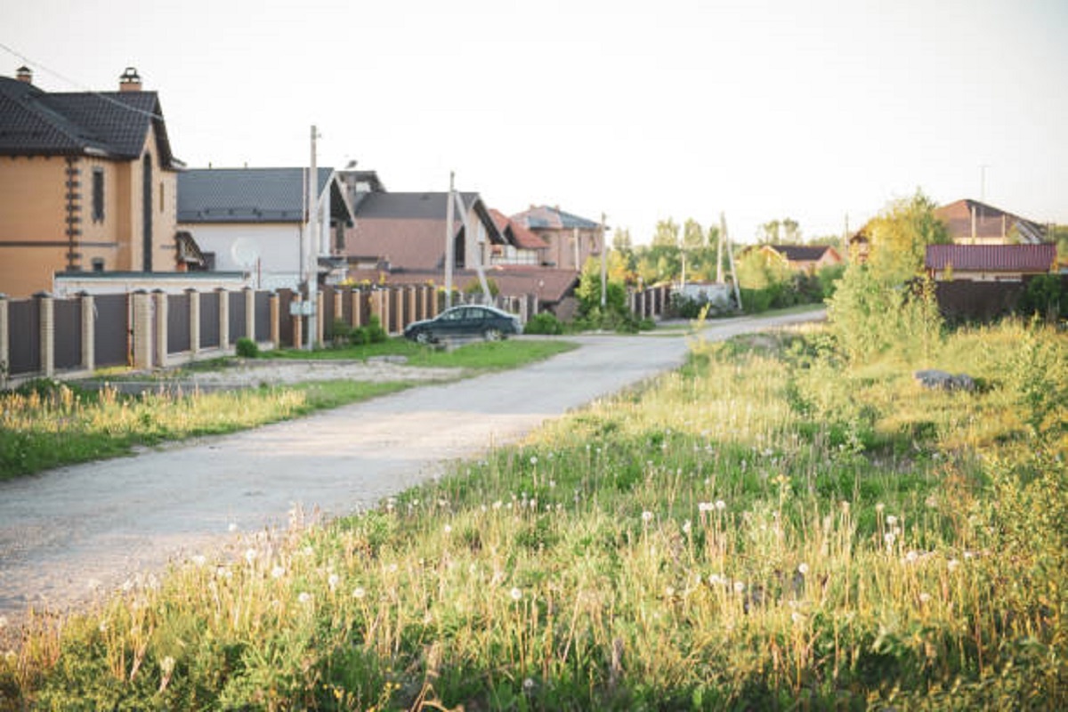    С 8 июня в России вступили в силу новые рекомендации по установке заборов на дачах и в загородных домах