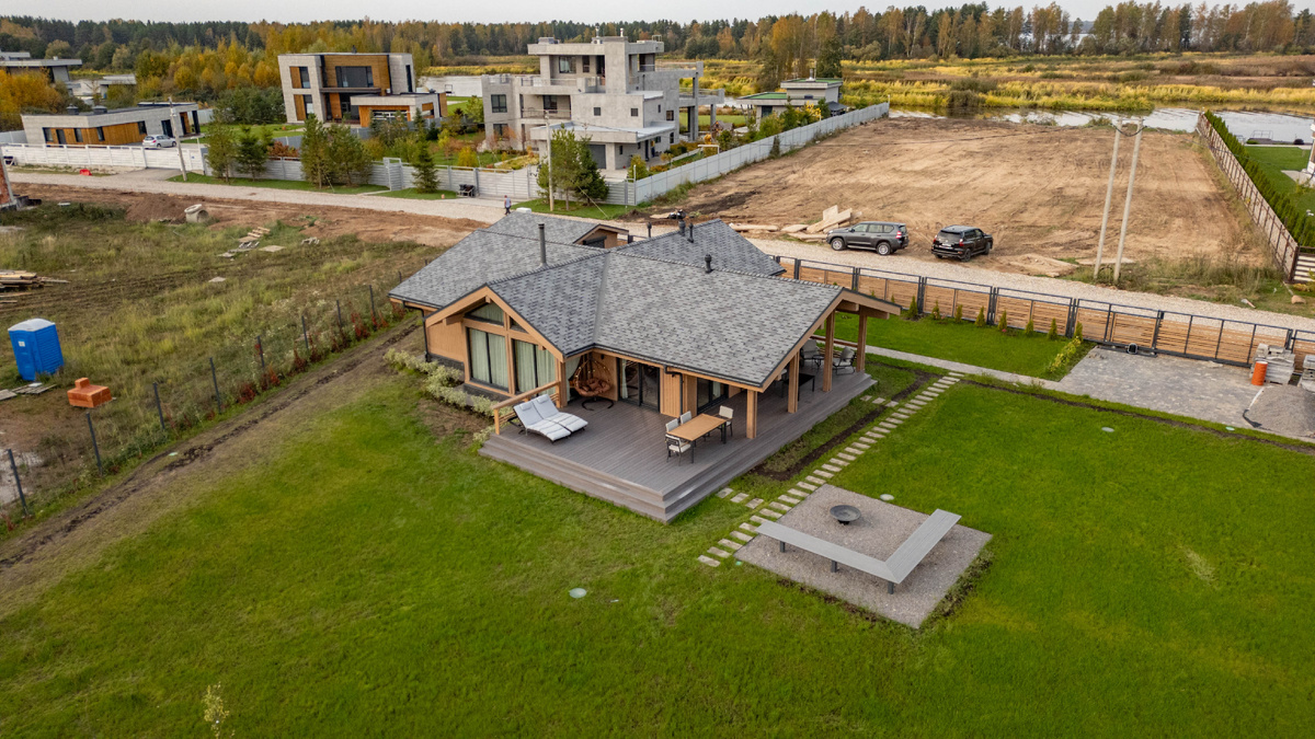 Вид сверху на одноэтажный коттедж "Норвежский 3" компании NATURI
