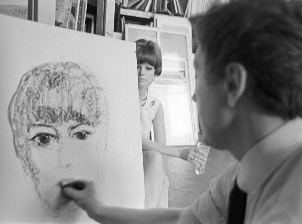    Вернувшись в родной город к концу войны, Илья Глазунов поступил в школу при Институте живописи, скульптуры и архитектуры имени И.Е. Репина. В молодости художник намеревался уйти в монастырь, однако отец Тихон из Киево-Печерской лавры посоветовал ему не принимать постриг / РИА Новости