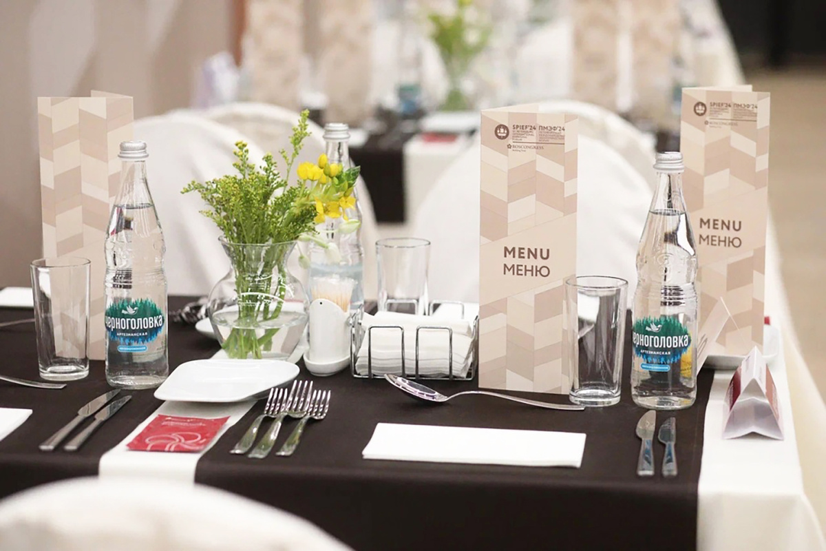 Сервировка столов на ПМЭФ