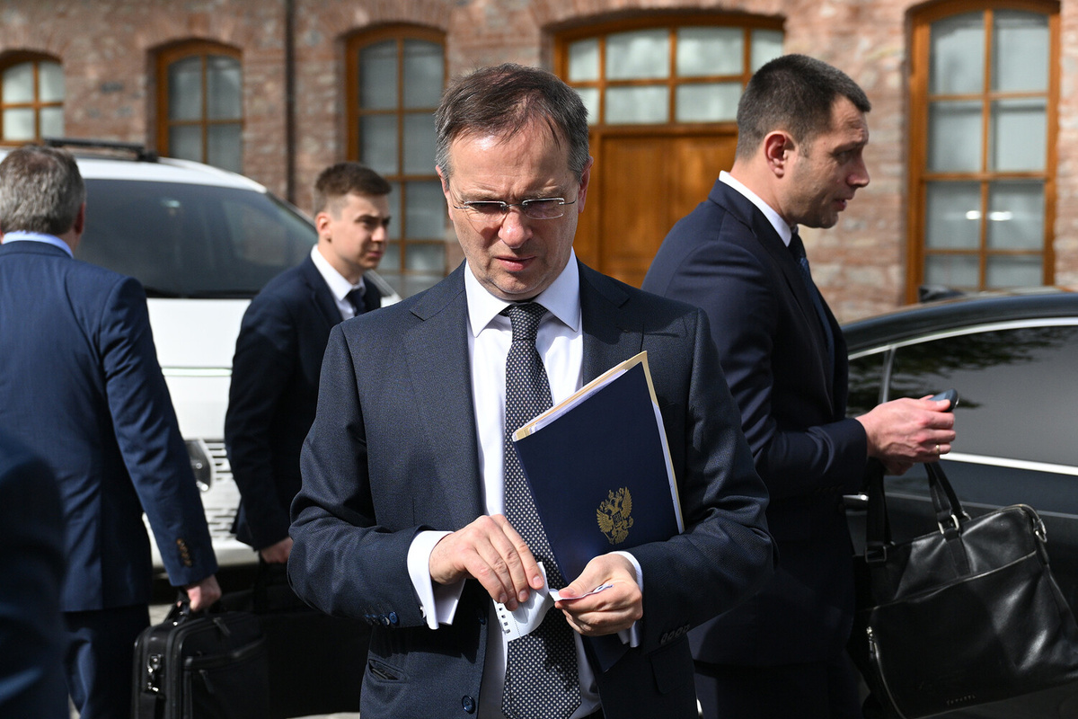    "Люди хотят справедливости и силы". Мединский заявил о требованиях россиян ударить по Киеву и Львову "Орешником"