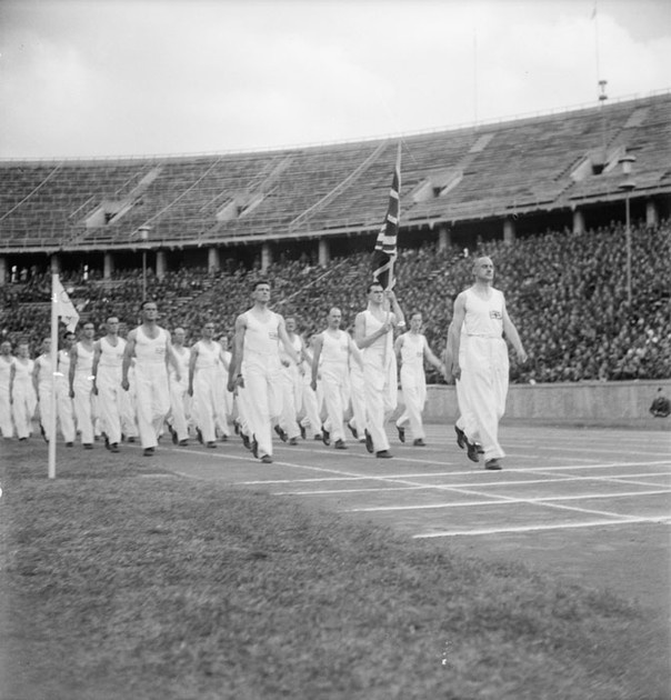 Британская команда на открытии спортивной олимпиады Союзников на Олимпийском стадионе в Берлине