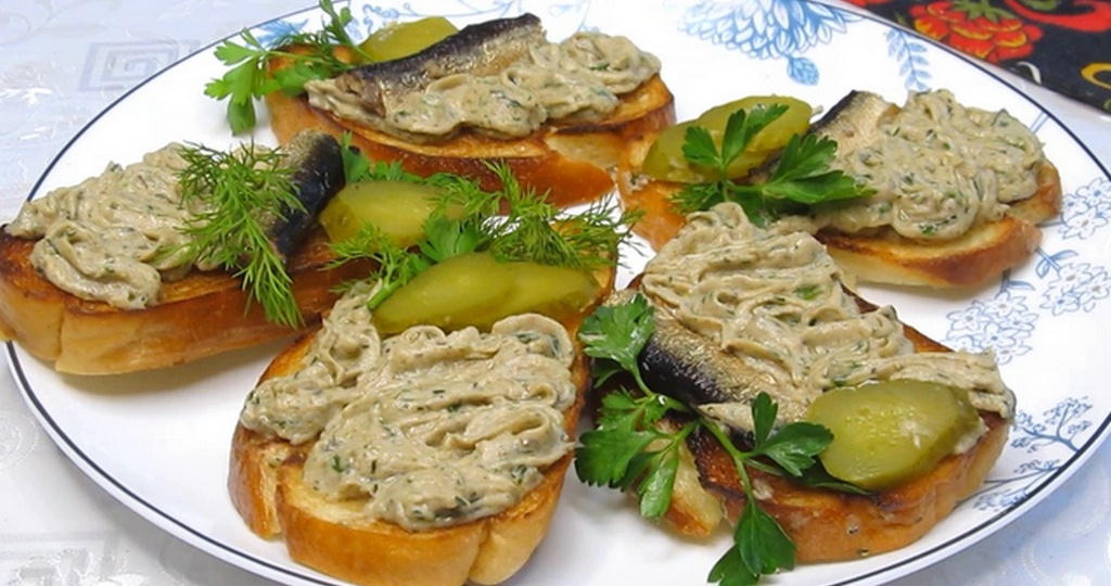 Эту закуску за 1 минуту готовлю. Божественно вкусные бутерброды. Паштет из шпротов.