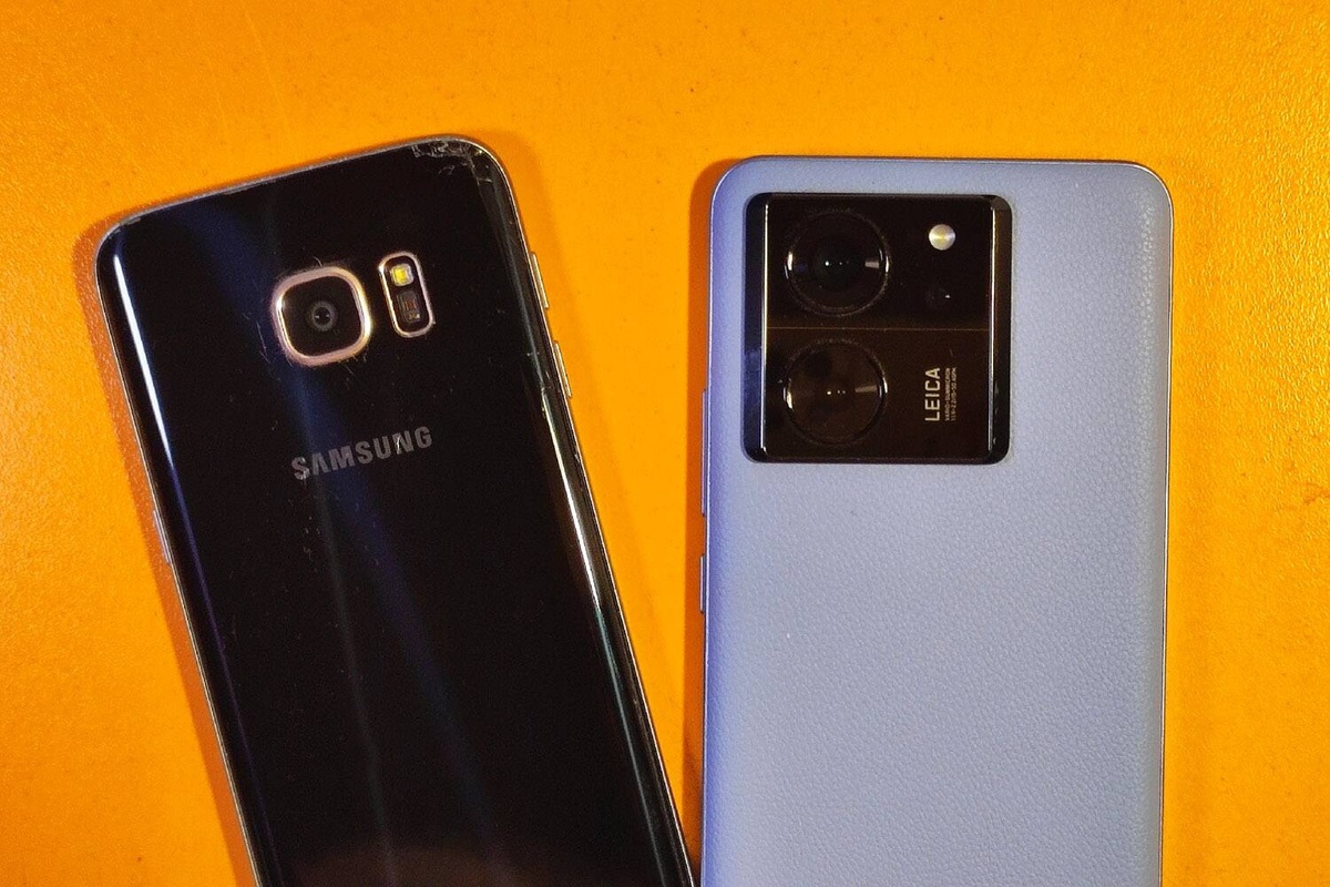    У флагмана Samsung десятилетней давности всего одна камера, а у прошлогоднего смартфона среднего класса уже три / Фото: Алиса Смирнова, Фотосклад.Эксперт