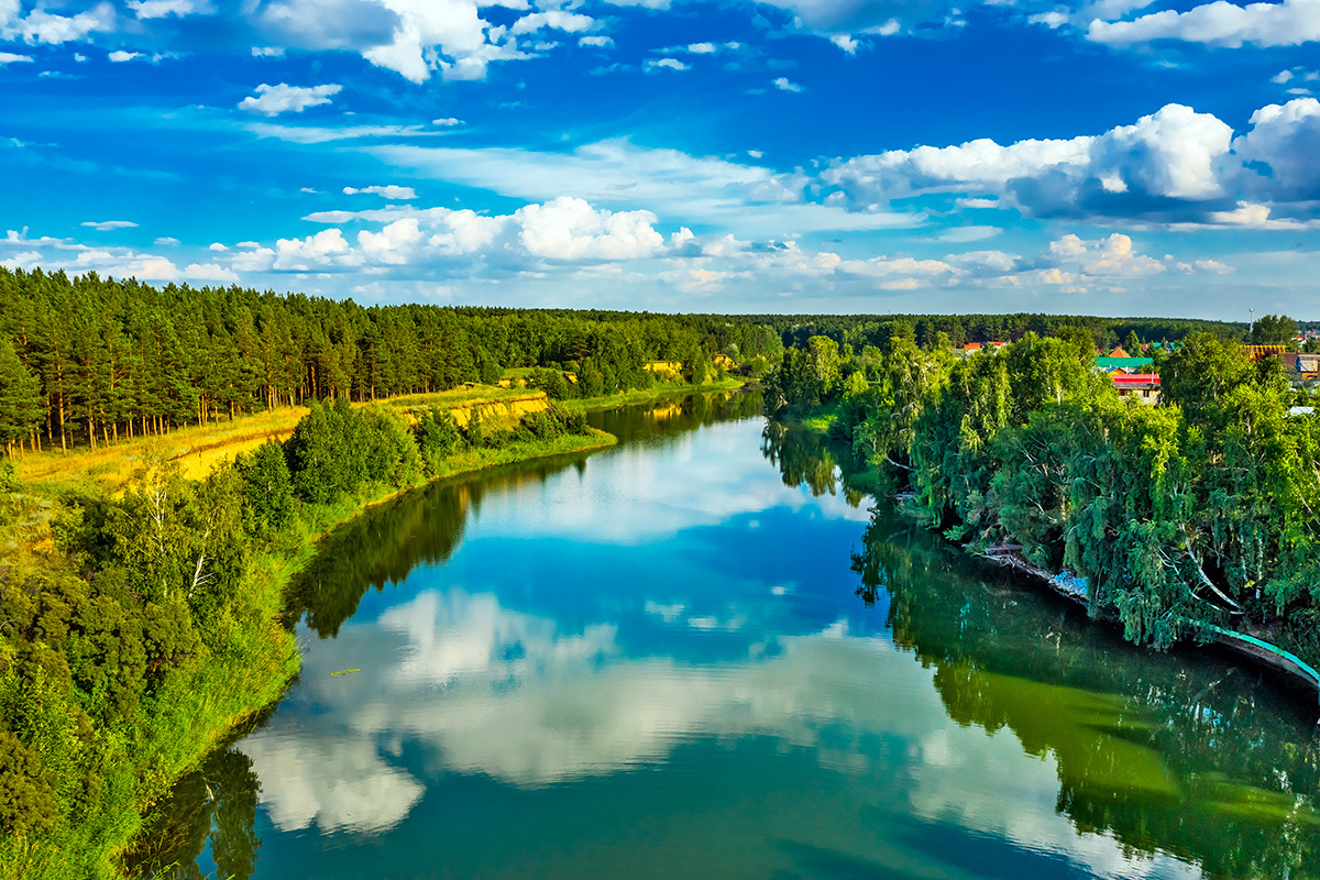 Starover Sibiriak / Shutterstock / FOTODOM📷Когда мы говорим о течении реки, то окончание зависит от падежа существительного «течение»