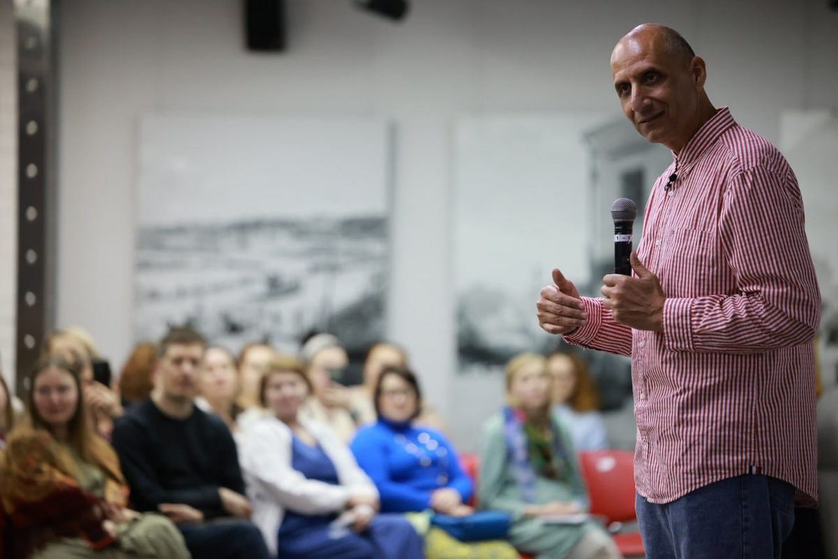 Паата Амонашвили с укчастниками курсов