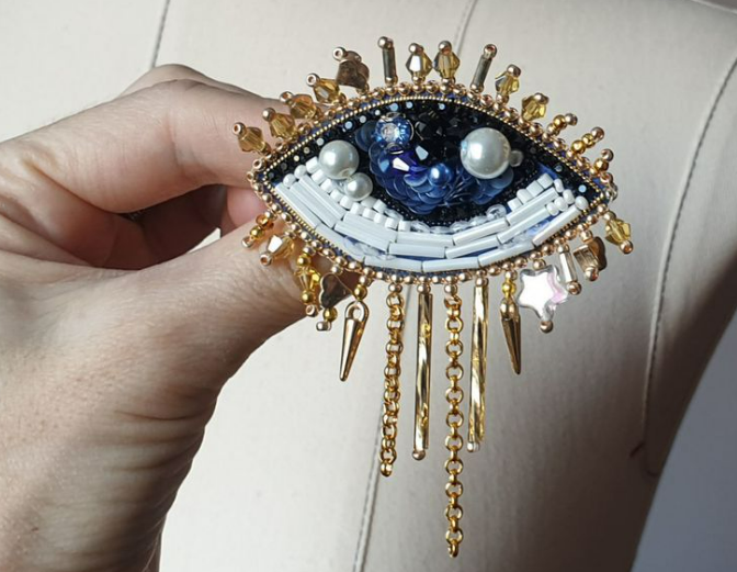 Можете себе представить, что это ручная работа? Настоящее искусство! И, конечно, стоит она соответствующе